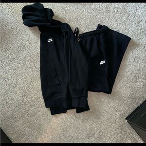 Black Nike men's sweatsuit
